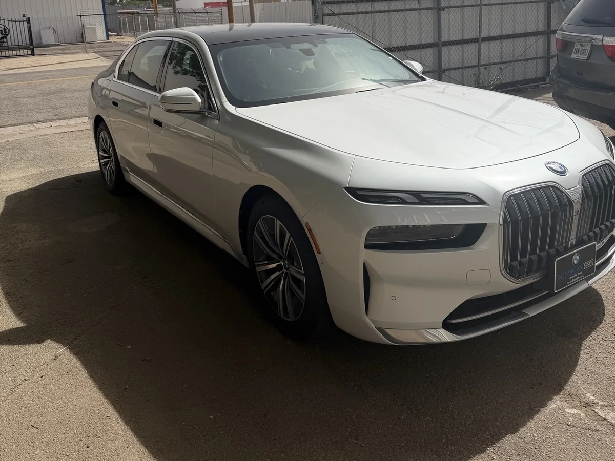 White BMW 7 Series with a deep gloss finish after a hand wash and wax